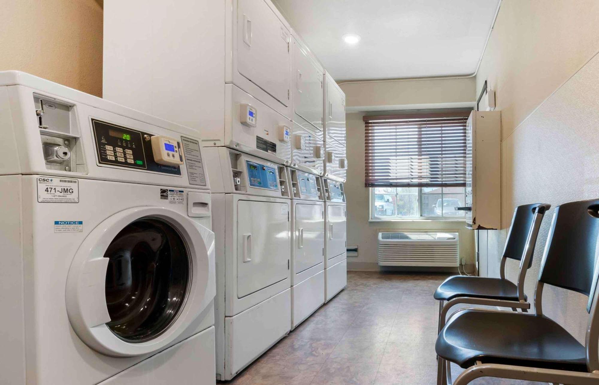 Extended Stay America Select Suites - Kansas City - South - I-49 Eksteriør billede