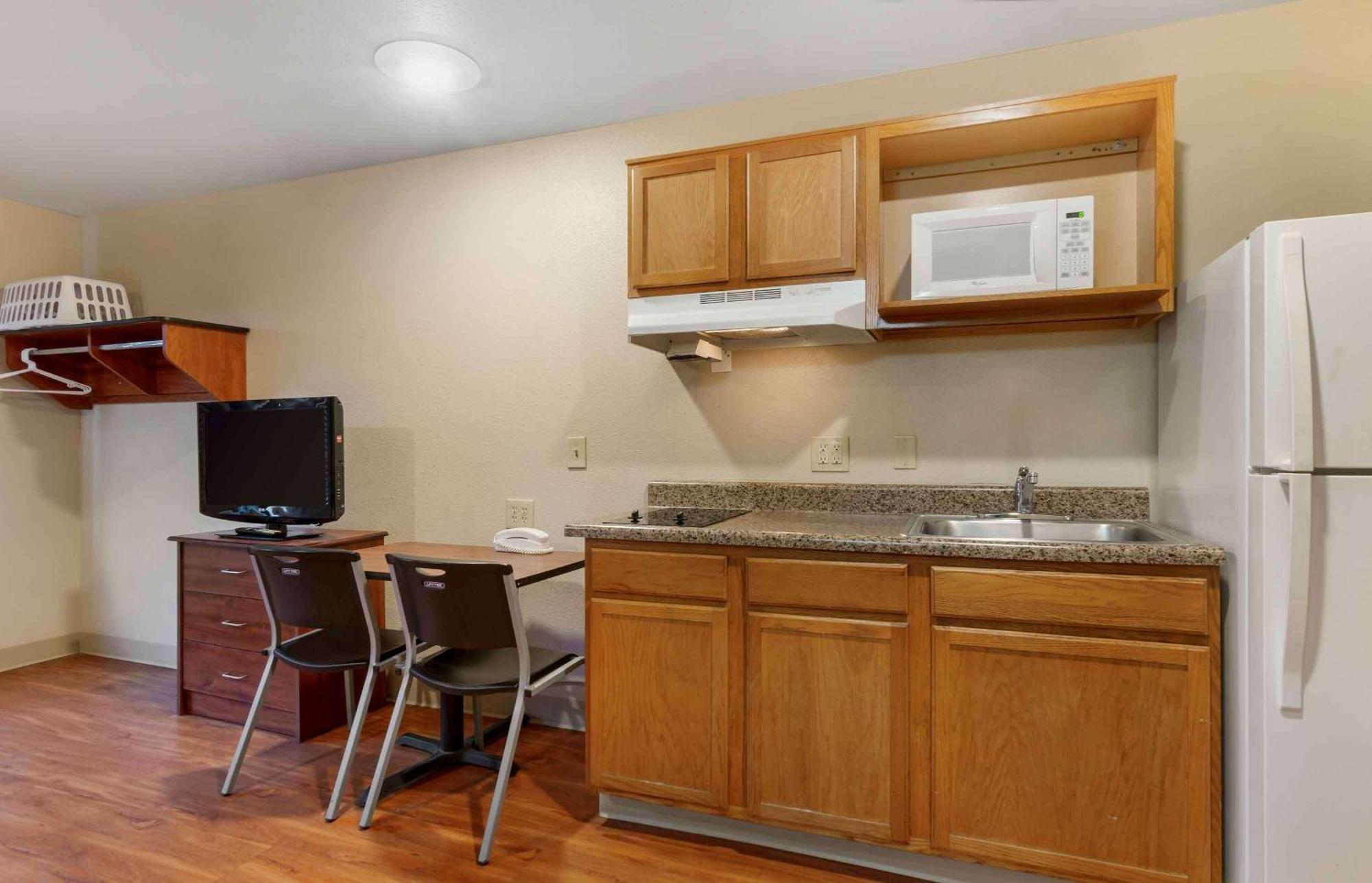 Extended Stay America Select Suites - Kansas City - South - I-49 Eksteriør billede